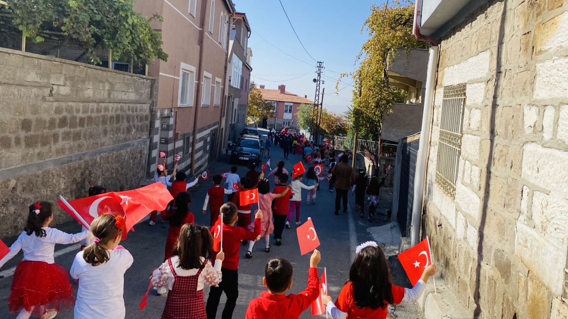 Mimarsinan Sinan İlkokulu Cumhuriyet’e Saygı Yürüyüşünde